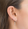 Boucle d'oreille pendante en argent avec zircones blanches serties