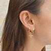 Boucle d'oreille pendante en argent plaqué or 18 carats avec zircones roses serties